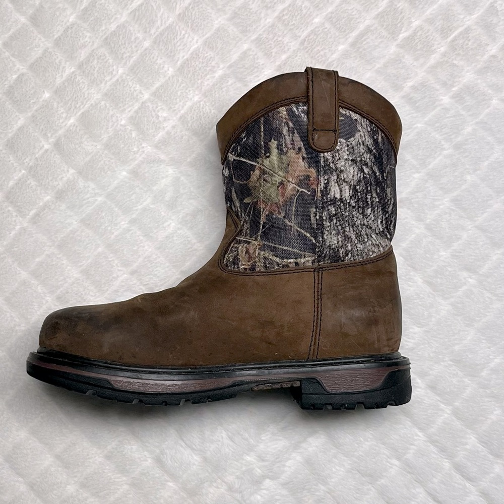 Y 7 Rocky water resistant outdoor boots. Great condition.
